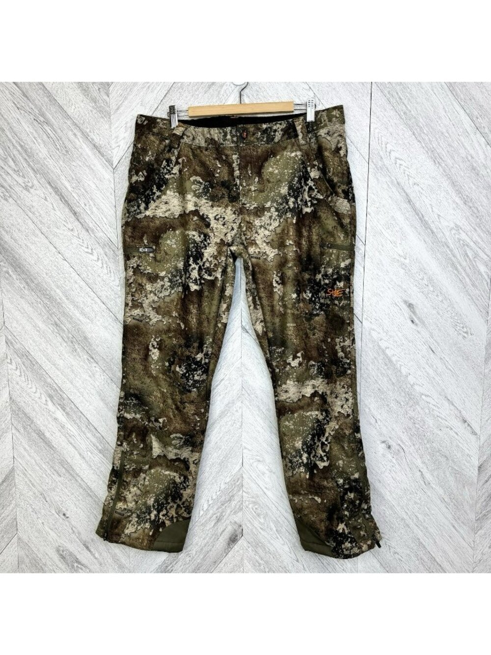 SHE Outdoor Camo Cargo Pants Womens Size XL Hunting Outdoor Bass Pro Cabelas